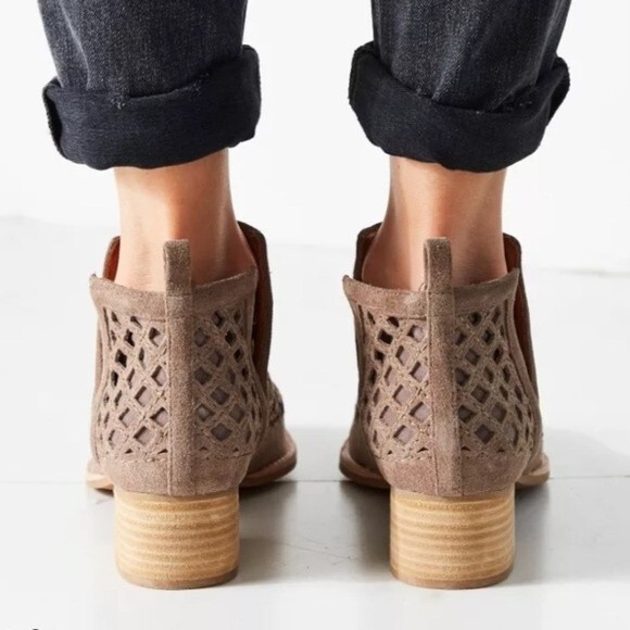 Jeffrey Campbell Taggart Ankle Booties in Taupe 6.5 - Picture 4 of 14